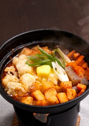 体が温まって激ウマ！ キムチモツ鍋-レシピのメイン写真