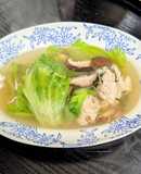 冷凍ニラの鶏団子レタススープ