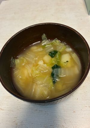 白菜とじゃがいもの味噌汁。-レシピのメイン写真