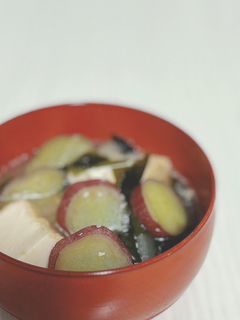 さつまいもと厚揚げとワカメのお味噌汁-レシピのメイン写真