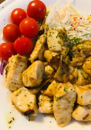 鶏肉のアヒージョ風揚げ焼きのサラダ盛り-レシピのメイン写真