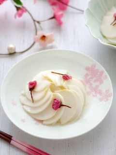 桜の塩漬けで簡単!かぶの浅漬け-レシピのメイン写真
