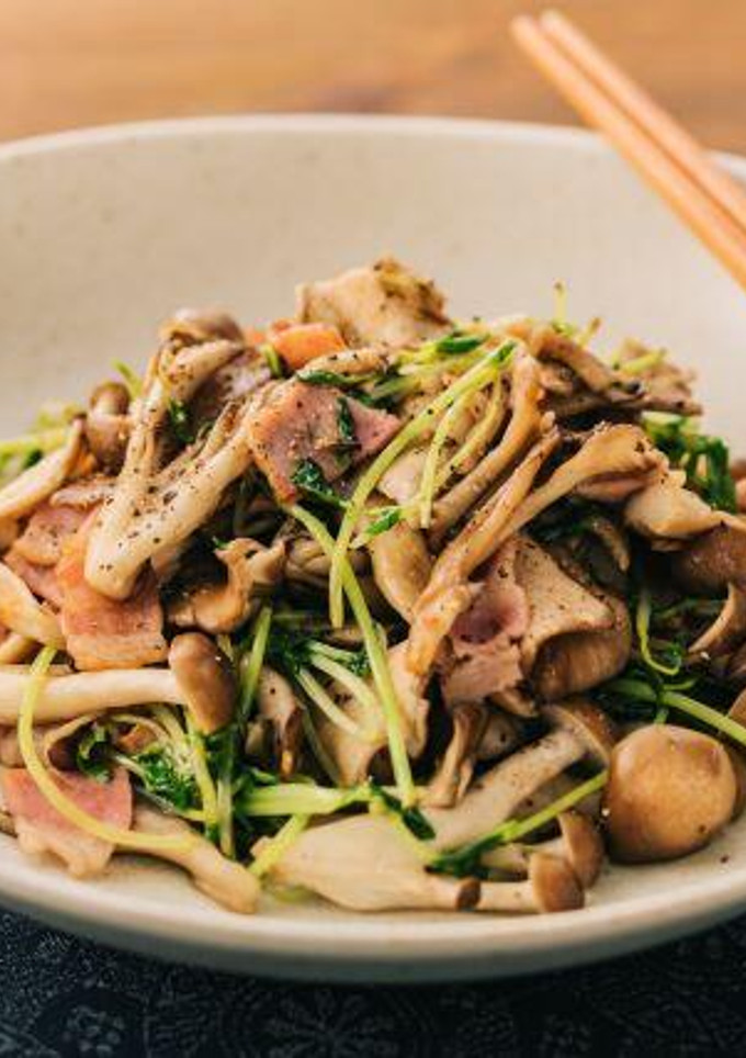 食物繊維がとれる！豆苗ときのこの炒め物-レシピのメイン写真