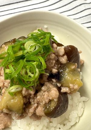 簡単！豚ひき肉とナスの甘味噌丼-レシピのメイン写真