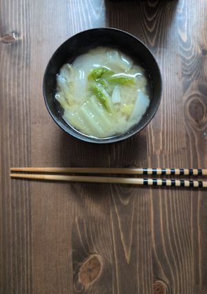 新玉ねぎと白菜の白味噌のお味噌汁-レシピのメイン写真