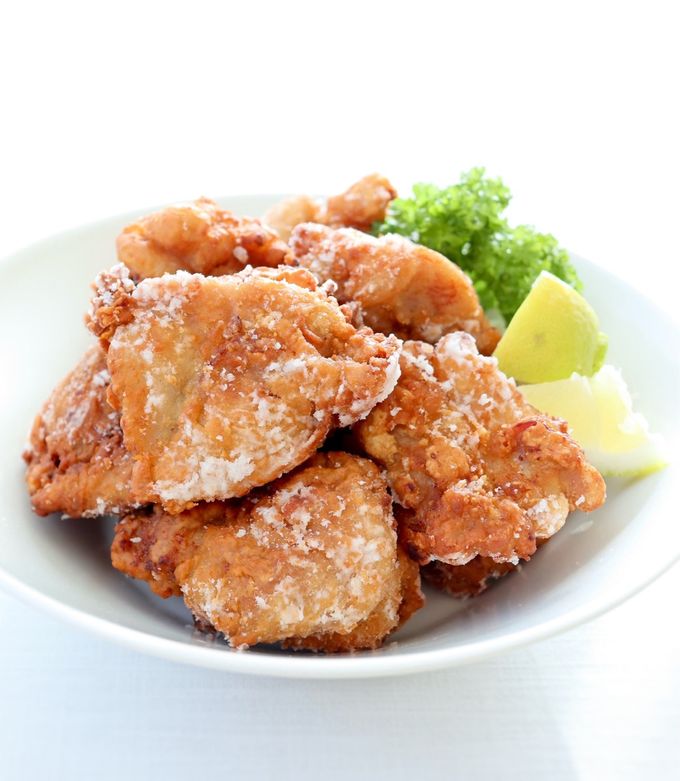 食品サンプル醤油唐揚げ20個、レタス2枚 食品サンプル醤油唐揚げ20個、レタス2枚