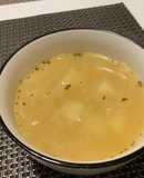 じゃがいもと玉ねぎのコンソメスープ