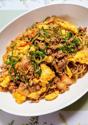 簡単ランチ!挽肉キムチ卵アジアン焼きそば-レシピのメイン写真