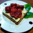 コンポート、ブルーチーズのオープンサンド