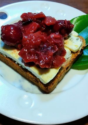 コンポート、ブルーチーズのオープンサンド-レシピのメイン写真
