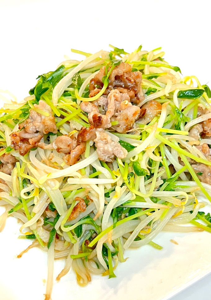 激安！もやしと豆苗と豚肉のチリソース炒め-レシピのメイン写真
