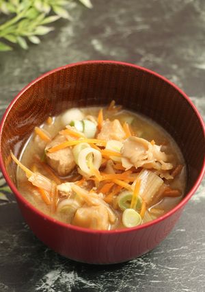 免疫力アップ！舞茸とむね肉のお味噌汁-レシピのメイン写真