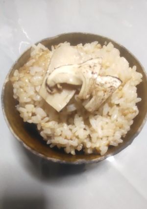 絶品🍄‍🟫✨️昆布だしで作る松茸ご飯🍚-レシピのメイン写真