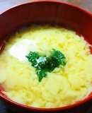 ふわふわ卵のお吸い物　金波汁（木の芽等）