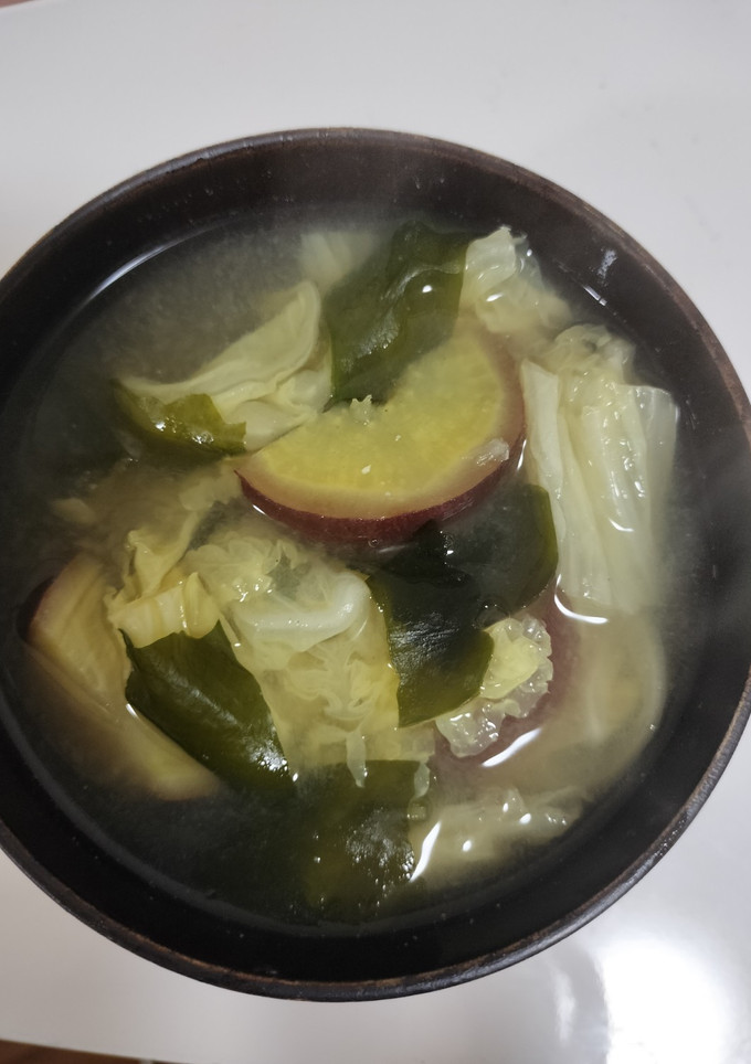 白菜とさつまいもとわかめのお味噌汁-レシピのメイン写真