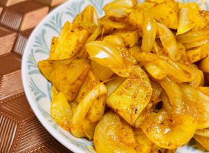 ご飯がすすむ❤︎ポテトと玉ねぎのカレー炒め-レシピのメイン写真