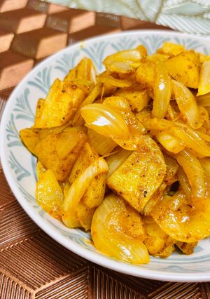 ご飯がすすむ❤︎ポテトと玉ねぎのカレー炒め-レシピのメイン写真