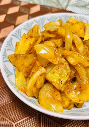 ご飯がすすむ❤︎ポテトと玉ねぎのカレー炒め-レシピのメイン写真