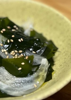 簡単に◎新ワカメと新玉ねぎの酢の物-レシピのメイン写真