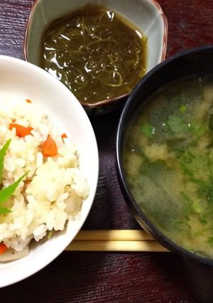 炊き込みご飯とワカメの味噌汁-レシピのメイン写真