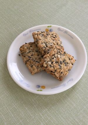 黒胡麻とオートミールのザクザククッキー-レシピのメイン写真