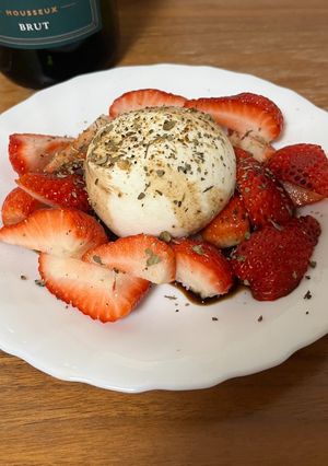 いちごとブラータチーズのおつまみ-レシピのメイン写真