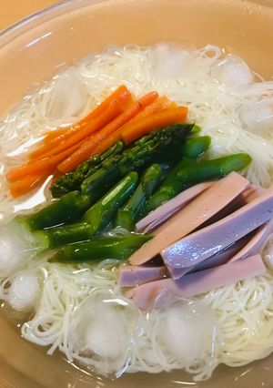冷やし素麺●魚肉ソーセージ＆アスパラ素麺-レシピのメイン写真