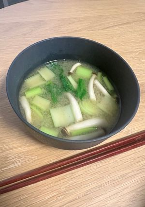 小松菜としめじのお味噌汁-レシピのメイン写真