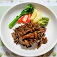 きのこデミグラスソースの煮込みハンバーグ