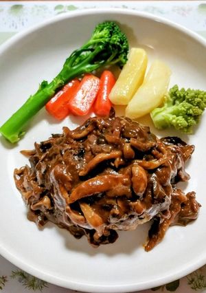 きのこデミグラスソースの煮込みハンバーグ-レシピのメイン写真