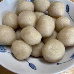 A picture of 玄米粉と豆腐の白玉.