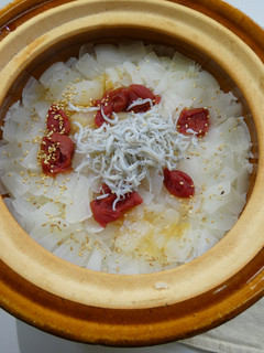 【土鍋】新玉ねぎと梅の炊き込みご飯-レシピのメイン写真