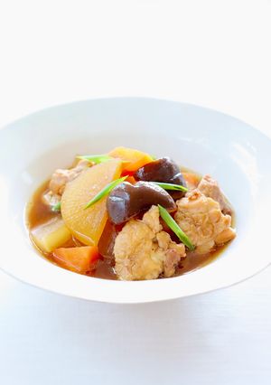 鶏肉の旨みが美味しい【大根と鶏の煮物】-レシピのメイン写真