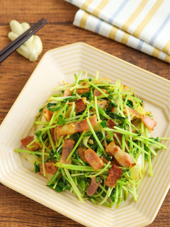 スパイシー♡ベーコンと豆苗のカレー炒め-レシピのメイン写真