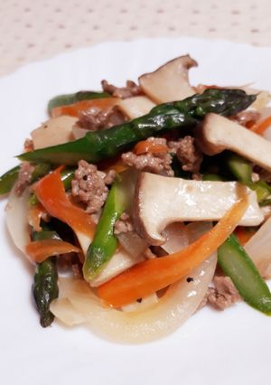 アスパラと新玉ねぎとエリンギの挽肉炒め-レシピのメイン写真