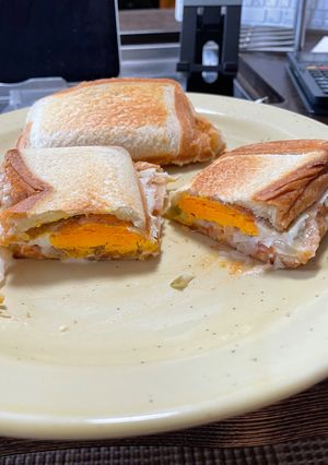 超簡単！ホットサンドピザトースト豪華版-レシピのメイン写真