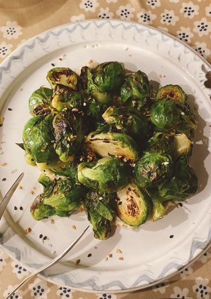 芽キャベツのグリルとヨーグルトソース-レシピのメイン写真
