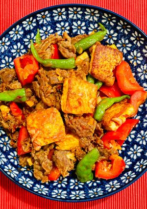 韓国風・牛肉と豆腐のピリ辛夏野菜炒め-レシピのメイン写真