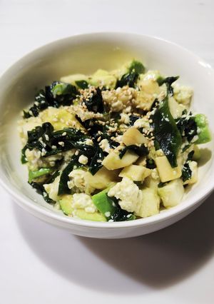 アボカド、山芋、わかめの豆腐和え-レシピのメイン写真