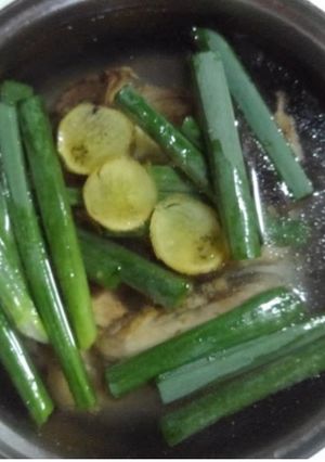 鶏がらスープ：じっくり煮込んで本格的！-レシピのメイン写真