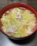 こま豚肉を塩麹で炒めて、まろやか味噌汁