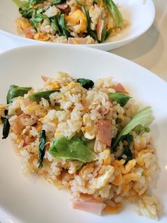 お手軽ランチに☆絶品レタスチャーハン-レシピのメイン写真