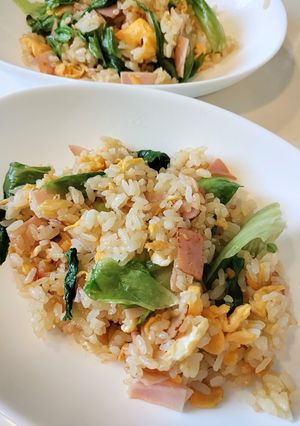 お手軽ランチに☆絶品レタスチャーハン-レシピのメイン写真