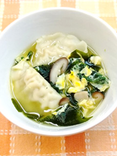 餃子とほうれん草のスープ-レシピのメイン写真