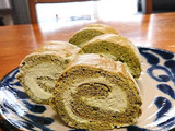 濃い抹茶の米粉ロールケーキ