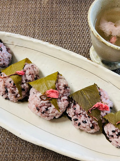 残念!桜餅だと思ったら桜葉おにぎり🌸🍙🤣-レシピのメイン写真