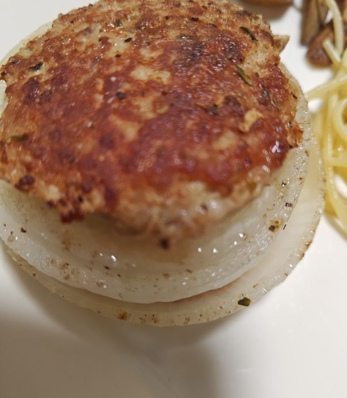 丸ごと新玉ねぎのハンバーグステーキ-レシピのメイン写真