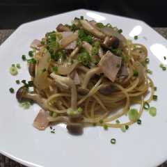 รูปของ ベーコンとしめじのパスタ
