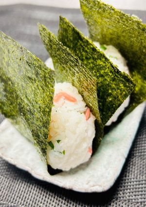 紅ショウガとちりめんじゃこの酢飯おにぎり-レシピのメイン写真