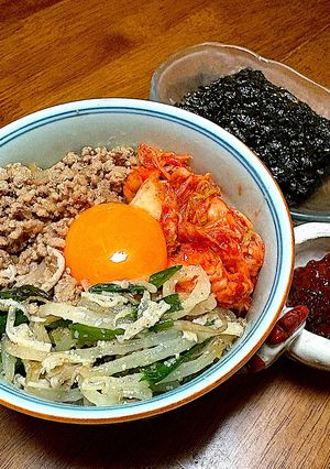 卵黄とろ～り！作り置き活用の簡単ビビンバ丼-レシピのメイン写真